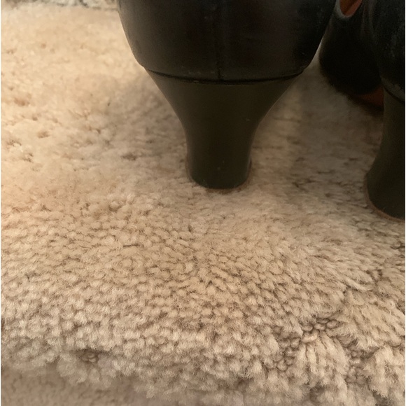 CAPEZIO BLACK LEATHER DANCE SHOES (HEELS) - Picture 3 of 7